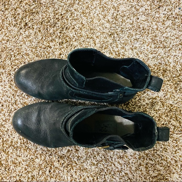 Stylish A828 Ugg Women's Size 7 Black Booties - Elevate Your Fashion - Picture 7 of 10